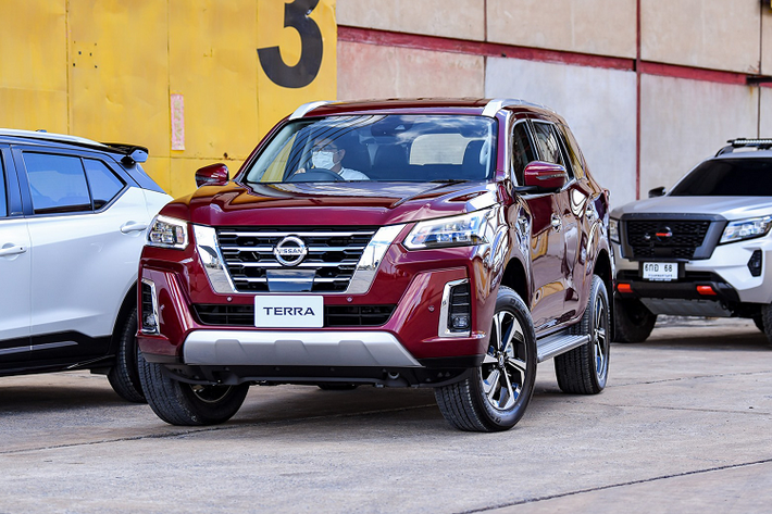 Sau thị trường Trung Đông, Nissan Terra 2021 mới đã ra mắt ở Thái Lan – lần đầu tiên trong khu vực Đông Nam Á. Bởi vì nhà máy của hãng Nissan lắp ráp và cung cấp xe cho thị trường Đông Nam Á nằm ở Thái Lan. So với phiên bản đang bán ở Trung Đông, Nissan Terra 2021 ở Thái Lan được trang bị nhiều "đồ chơi" hơn.