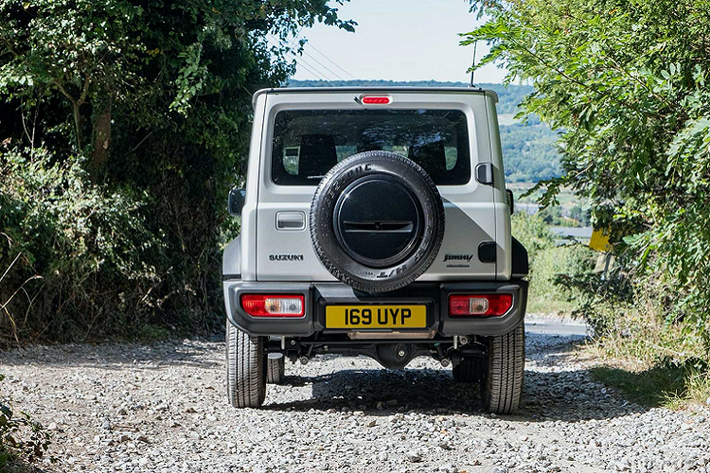 Tham khảo giá xe Suzuki Jimny bán tại Thái Lan, “tiểu G-Class” (nhập Nhật) phân phối chính hãng có giá bán từ 1,55 – 1,68 triệu Bath (tương đương 1,1 đến 1,28 tỷ đồng).