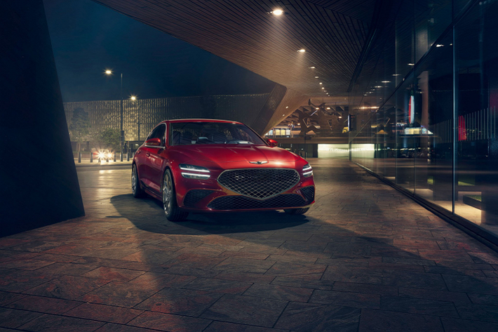 Để hấp dẫn khách hàng ở khu vực Bắc Mỹ, mẫu xe sang Genesis G70 2022 có một đặc biệt mang tên “Launch Edition” với nước sơn mờ (Matte) độc đáo và khác biệt. Mặc dù hiện tại Genesis chưa chính thức bán ra G70 2022 Launch Edition, nhưng hãng xe sang của Hàn đã tung ra một cấu hình đặt trước trên webside tiết lộ các trang bị có trên G70 2022 Launch Edition.