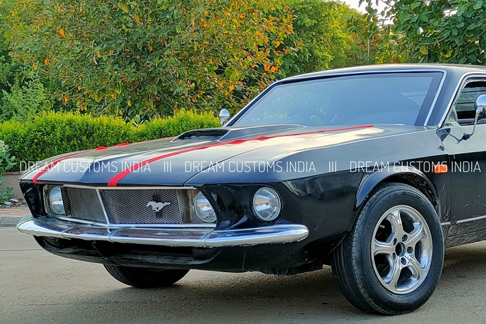 Cụ thể, công ty độ xe Dream Customs Ấn Độ mới đây có chia sẻ hình ảnh về dự án biến đổi một chiếc Hyundai Accent thành Ford Mustang 1969.