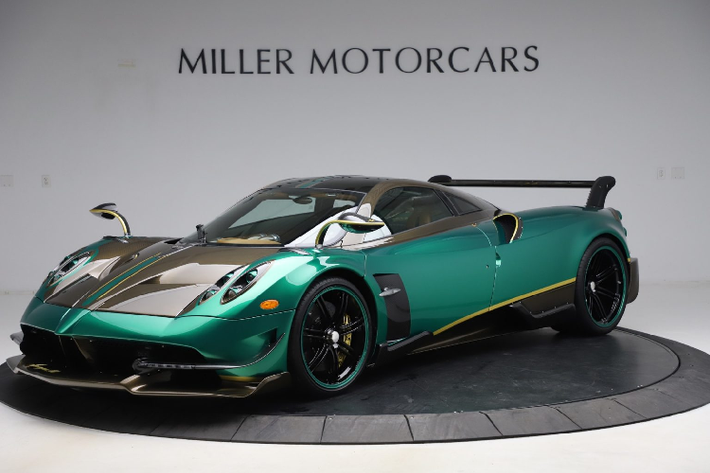 Siêu xe Pagani Huayra BC là phiên bản được thiết kế tập trung vào hiệu năng hơn so với Huayra nguyên bản và từng được ra mắt tại triển lãm Geneva Motorshow 2016. Phiên bản này được đặt theo tên của một người bạn thân của Horacio Pagani, Benny Caiola. Đây cũng chính là khách hàng đầu tiên của thương hiệu Pagani từ những ngày đầu thành lập thương hiệu.