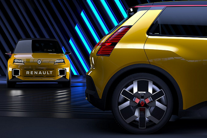Giám đốc thiết kế của Renault cho biết: “Thiết kế của Renault 5 Prototype dựa trên R5, mẫu xe đình đám trong lịch sử phát triển của thương hiệu Renault”. Ông nói thêm: “Mẫu xe này đơn giản chỉ là thể hiện sự hiện đại và phù hợp với thời đại của chiếc xe với các yếu tố như mẫu xe dành cho đô thị, sử dụng động cơ điện và hơn hết là vẻ thu hút, hấp dẫn của mẫu xe nhỏ gọn này”.