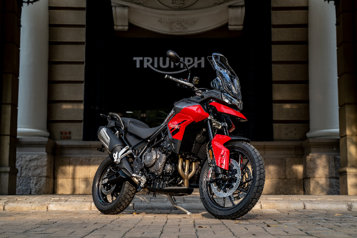 Sau khi trình làng Tiger 900 để thay thế cho Tiger 800 cách đây 2 năm, Triumph tiếp tục làm mới dải sản phẩm adventure với Tiger 850 Sport. Triumph Tiger 850 Sport mới là mẫu môtô địa hình mới nhất của hãng xe Anh quốc ra mắt toàn cầu vào tháng 11/2020 và nay xe đã được giới thiệu tại Việt Nam.