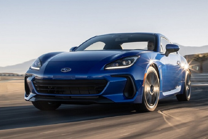 Quay trở lại hồi tháng 11 năm ngoái, Hãng xe Nhật Bản đã từng giới thiệu Subaru BRZ thế hệ mới với các thay đổi và nâng cấp đáng kể ở cả thiết kế cũng như trang bị so với phiên bản cũ. Subaru BRZ 2022 được giới thiệu với hàng loạt trang bị mới, hứa hẹn sẽ cải thiện khả năng vận hành cùng cảm giác lái thể thao và mạnh mẽ hơn.