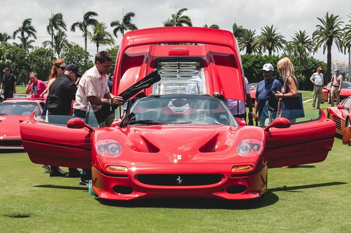 Sự kiện chính của Cavallino Classic được chia thành hai khu vực quan trọng với sự góp mặt của tổng cộng hơn 100 chiếc xe. Phần chính của sự kiện bao gồm hơn 20 chiếc xe, chiếm phần lớn tổng giá trị trong số đó. Đây là nơi bạn sẽ tìm thấy các chiếc xe quý hiếm như 250 GTO, 250 SWB, và cả những chiếc xe đua nguyên trạng chưa qua phục chế.