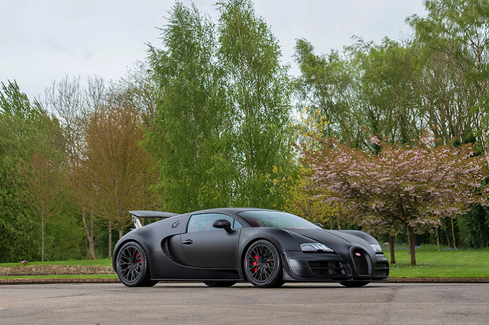 Tom Hartley Jnr, đơn vị rao bán siêu xe này cho biết nó đã được Bugatti London bảo dưỡng định kỳ 12 tháng một lần. Siêu xe này chỉ mới đi được 2.005 km và vẫn còn bảo hành chính hãng đến tháng 1/2022.