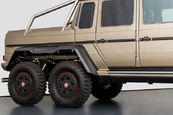 Theo thông tin nhận được, chiếc G63 AMG 6x6 này lần đầu được giao đến tay chủ sở hữu tại Kuwait vào cuối tháng 4 năm 2015. Sau đó, người này đã giữ chiếc xe trong bộ sưu tập của mình suốt 5 năm vừa qua, với tổng quãng đường đã lăn bánh chỉ xấp xỉ 230 km.