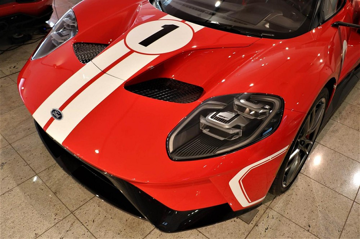 Tại tuần lễ xe Monterey 2017 diễn ra tại bang California, Mỹ vào tháng 8 năm ngoái, hãng Ford đã vén màn chiếc GT '67 Heritage Edition, siêu xe kỷ niệm chiến thắng của Ford tại giải đua Le Mans 1967. Chỉ có 250 siêu xe Ford GT bản tiêu chuẩn được sản xuất trong 2 năm đầu tiên, vì thế, số lượng siêu xe GT '67 Heritage Edition "ra lò" sẽ cực kỳ hạn chế.