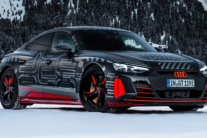 Audi sẽ ra mắt chiếc e-tron GT vào ngày 9/2 sắp tới, theo xác nhận của Giám đốc Thiết kế Audi Marc Lichte. Sau khoảng 3 năm chờ đợi, chiếc sedan chạy điện Audi e-tron GT 2021 mới được ra mắt. Bản concept của mẫu xe này được giới thiệu tại triển lãm Los Angeles Auto Show 2018.