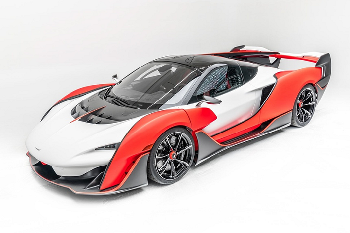 McLaren Sabre hoàn toàn mới được phát triển bởi bộ phận chuyên phụ trách những mẫu xe đặc biệt MSO (McLaren Special Operations). McLaren Sabre là mẫu xe sản xuất giới hạn dành riêng cho các khách hàng tại Mỹ. Chỉ có 15 chiếc Sabre được sản xuất và tất cả đã có chủ.
