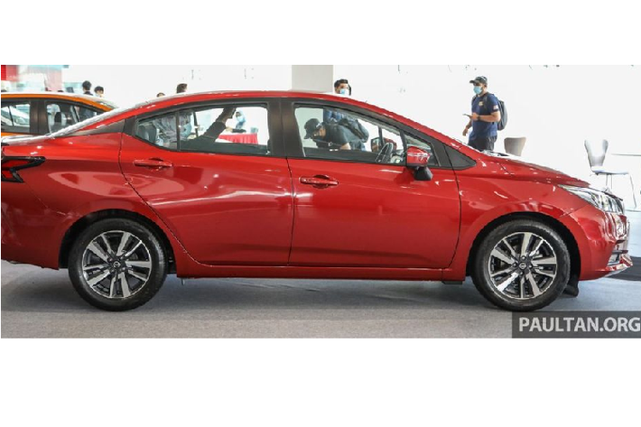 Riêng bản VL cao cấp nhất có tới 6 túi khí, các bản còn lại chỉ có 2 túi khí, ngoài ra, bản VL cũng được trang bị cả hệ thống cảnh báo điểm mù và cảnh báo va chạm phía sau.