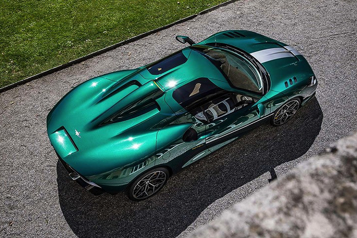 Carrozzeria Touring là một công ty sản xuất ôtô có trụ sở tại Italy và được thành lập lần đầu tại Milan vào năm 1925. Thương hiệu này đã được cấp bằng sáng chế cho việc phát minh ra phương pháp cắt giảm khối lượng khung gầm với tên gọi Superleggera vào năm 1936.