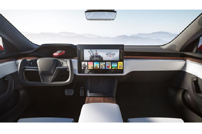 Song song đó, Tesla cũng công bố những hình ảnh dựng máy tính của Model S mới. Ngoại thất xe không thay đổi nhiều trên phiên bản thấp và nhiều khả năng các biến thể Plaid, Plaid+ sẽ có thêm một số chi tiết mang hơi hướm thể thao, hầm hố hơn.