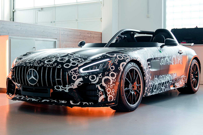Bussink GT R SpeedLegend hàng độc được lấy cảm hứng từ huyền thoại Mercedes-Benz SLR Stirling Moss và các mẫu xe đua F1 của Mercedes-Benz. Thiết kế speedster này cũng có thể được bắt gặp trên nhiều mẫu xe khác như Ferrari Monza SP, McLaren Elva hay Aston Martin V12 Speedster…