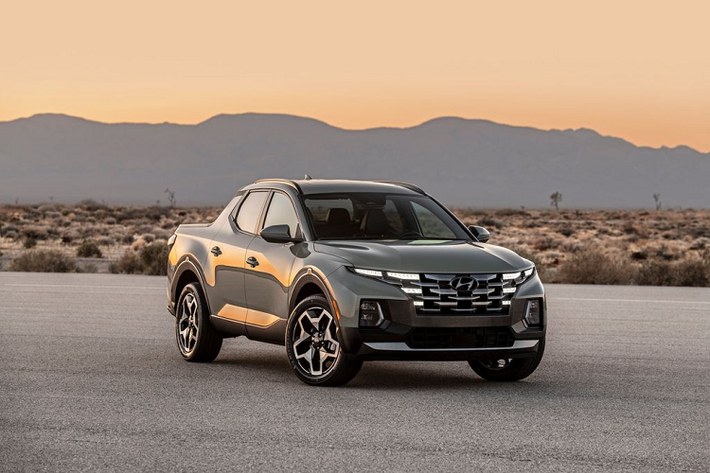 Hyundai đã tổ chức buổi lễ kỷ niệm chiếc xe bán tải đầu tiên lăn bánh khỏi dây chuyền sản xuất hết sức long trọng trước sự chứng kiến của rất nhiều phóng viên và họ cũng đã được tận mắt chứng kiến quy trình sản xuất của chiếc Hyundai Santa Cruz 2022 mới.
