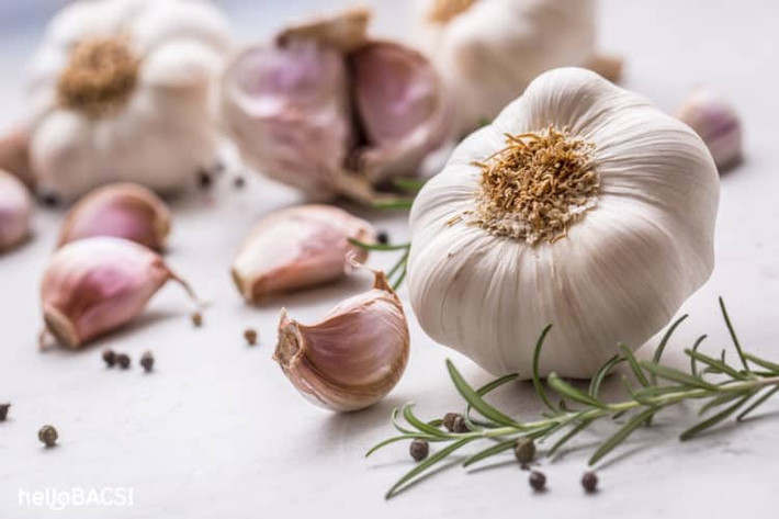 Một số nghiên cứu cho thấy ăn nhiều tỏi làm giảm nguy cơ ung thư dạ dày, đại tràng, thực quản, tụy, và vú.