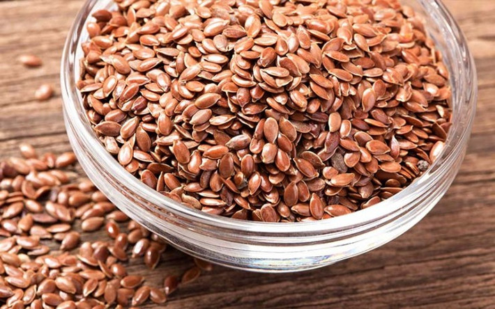 Hạt lanh rất giàu axit béo omega-3 và một số nghiên cứu đã chứng minh nó có khả năng giảm huyết áp. Ảnh: anuong24h.