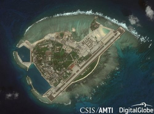 Ngày 3/7, Hãng tin AFP dẫn tuyên bố của Lầu Năm Góc Mỹ ra tuyên bố, bày tỏ lo ngại về các cuộc tập trận của Trung Quốc trên Biển Đông; chỉ trích động thái này của Trung Quốc khiến khu vực thêm bất ổn. Ảnh: Đảo Phú Lâm thuộc quần đảo Hoàng Sa của Việt Nam bị Trung Quốc dùng vũ lực chiếm đóng và cải tạo bất hợp pháp - Nguồn: CSIS/AMTI