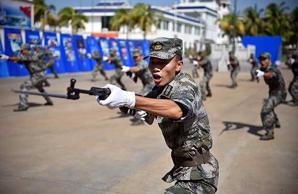 Trong lần cải cách gần đây nhất (2016), Trung Quốc đã cắt giảm hơn 300.000 binh sỹ; tuy nhiên lực lượng HQĐB lại được nâng cấp biên chế từ lữ đoàn lên thành quân đoàn trực thuộc PLAN; tiếp tục trang bị nhiều loại vũ khí, phương tiện mới hiện đại và tăng cường các hoạt động huấn luyện, thực hành các cuộc diễn tập đổ bộ với nhiều tình huống khác nhau. Ảnh: Lính Hải quân Đánh bộ Trung Quốc tập luyện đánh giáp la cà - Nguồn: Quân đội Trung Quốc.