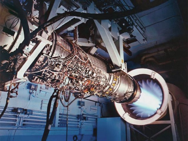 Mặc dù sản xuất máy bay chiến đấu, nhưng Boeing không chế tạo động cơ cho loại máy bay này và Ấn Độ có thể lựa chọn một trong hai loại động cơ nổi tiếng của Mỹ; nếu Ấn Độ không muốn lắp động cơ F110-GE-129, thì có thể chọn động cơ F100-PW-229 của Pratt & Whitney và Boeing đều sẵn sàng đáp ứng. Ảnh: Động cơ F100-PW-229 - Nguồn: Wikipedia.