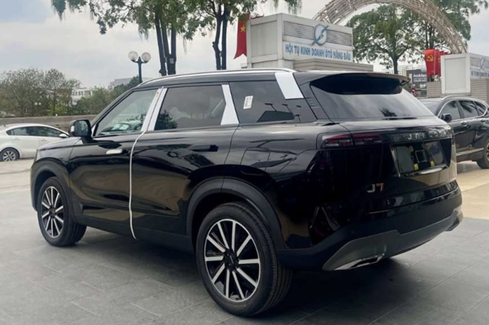 Với giá bán dễ tiếp cận hơn cùng trang bị dồi dào và hiệu năng vượt trội, Jaecoo J7 PHEV tại Việt Nam đang nổi lên như một lựa chọn “đáng gờm” cho những ai tìm kiếm một mẫu SUV lai điện mạnh mẽ, tiện nghi và tiết kiệm.