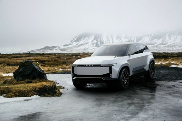 Theo hình ảnh “nhá hàng”, mẫu xe bí ẩn cuối cùng có thể là phiên bản thương mại của concept bZ Large SUV từng được Toyota giới thiệu vào năm 2021. Xe có phần đầu được thiết kế thanh mảnh và phần mui vuốt dài theo phong cách wagon.