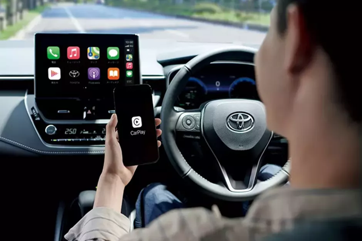 Thế hệ thứ 12 của Toyota Corolla hiện đang bán tại thị trường Nhật Bản được giới thiệu từ năm 2018 và nâng cấp nhẹ vào năm 2022. Tuy nhiên, Toyota vẫn tiếp tục cải tiến mẫu xe cỡ C này bằng những thay đổi nhỏ để giữ sức cạnh tranh. Trong năm nay, khách hàng Nhật Bản sẽ được hưởng thêm nhiều trang bị tiêu chuẩn trên các phiên bản tầm trung.