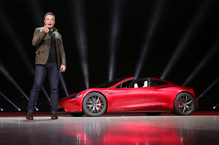 Dù vẫn đang nhận cọc từ khách hàng, nhưng liệu hãng xe điện Tesla có thể thực sự bàn giao mẫu xe Roadster thế hệ mới này hay không vẫn là một dấu hỏi lớn.