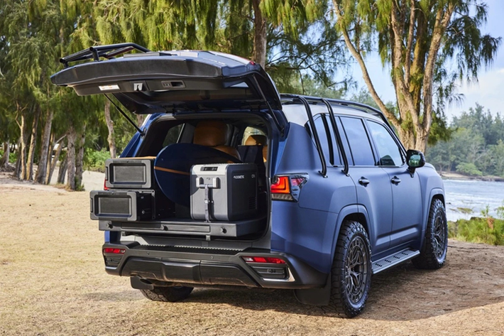 Hiện tại, Lexus Surf LX chỉ có 1 xe duy nhất, Lexus cũng chưa bình luận rằng mẫu xe này có sản xuất thương mại hay không.