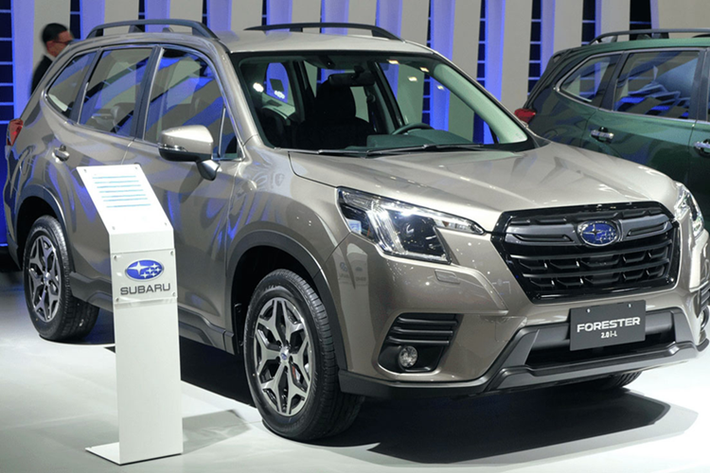 Trong vòng hơn 1 năm trở lại đây, Subaru Forester đã liên tục được hãng áp dụng khuyến mãi để tăng sức cạnh tranh. Điều này không có gì bất ngờ vì mẫu SUV cỡ C này chẳng những có giá bán kém hấp dẫn mà còn sở hữu thiết kế khá kén khách. Bên cạnh đó, xe còn gặp phải những khó khăn khác như thương hiệu có tính nhận diện chưa cao và hệ thống đại lý còn thưa thớt