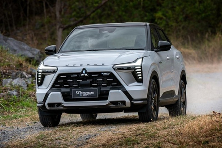 Dự kiến, Mitsubishi Xforce HEV 2025 mới sẽ được trưng bày trong Triển lãm Ô tô Bangkok diễn ra vào cuối tháng này để người dùng có thể chiêm ngưỡng. Mitsubishi Xforce HEV được bán tại Thái Lan với 3 phiên bản.