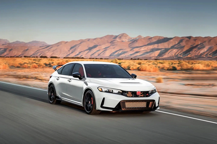 Dựa trên các nguyên mẫu 0 Series mà Honda ra mắt gần đây tại triển lãm CES 2025 ở Las Vegas (Mỹ), chuyên trang CarBuzz tin rằng những dòng xe điện hóa của Honda trong tương lai sẽ có thể sở hữu sức mạnh ngang ngửa nhiều mẫu xe thể thao hàng đầu hiện nay.