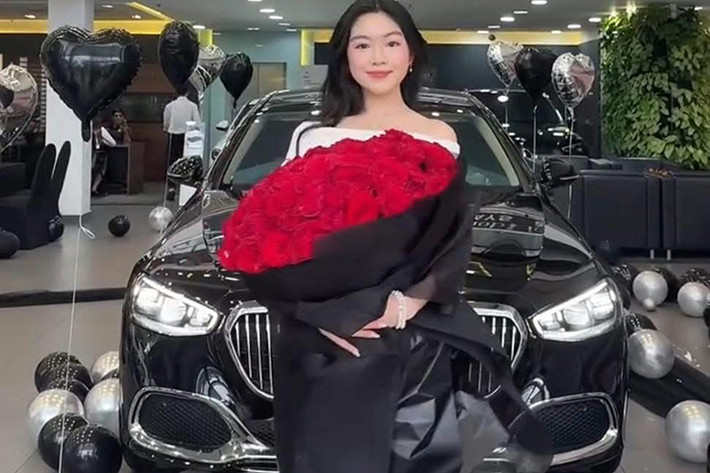 Mercedes-Benz trang bị cho Maybach S 450 động cơ xăng sản sinh công suất 367 mã lực, đi cùng với đó là hộp số tự động 9 cấp. Khối động cơ giúp xe tăng tốc 0-100 km/h trong 5,6 giây và đạt vận tốc tối đa là 250 km/h.