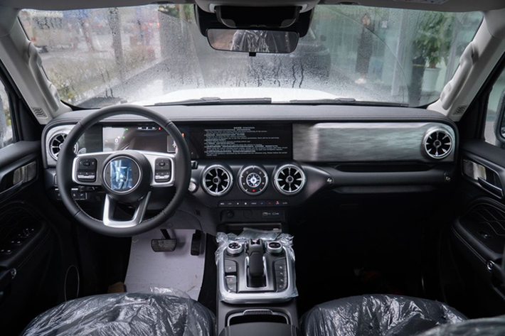 Nhờ sự kết hợp giữa hệ truyền động hybrid và các công nghệ hỗ trợ lái chuyên biệt, TANK 300 Hybrid mang đến trải nghiệm off-road mạnh mẽ nhưng vẫn đảm bảo sự ổn định và kiểm soát tối ưu.