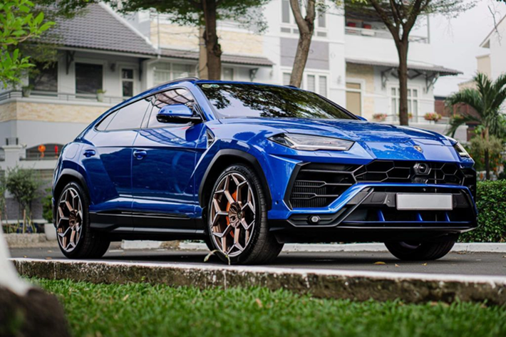 Ở thời điểm mua mới, giá xe Lamborghini Urus 2018 tại Việt Nam có mức bán ra lên tới hơn 23 tỷ đồng. Như vậy, chỉ sau 4 năm sử dụng, chủ xe đã lỗ gần một nửa.
