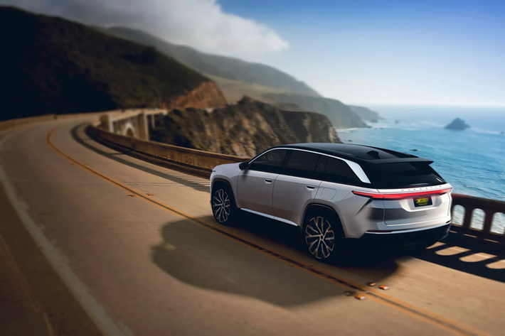 Ngay cả với công suất yếu hơn, Wagoneer S Limited cũng không hề chậm chạp, mẫu xe này có khả năng tăng tốc từ 0-98 km/h trong khoảng chưa đầy 4 giây, trong khi biến thể mạnh hơn hoàn thành nhiệm vụ trong 3,4 giây. Cả hai phiên bản SUV điện đều có tốc độ tối đa là 200 km/h.