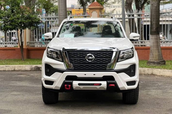 Trong khi đó, khách mua phiên bản cao cấp nhất Nissan Navara Pro4X giảm tới 90 triệu, giá xe sau ưu đãi chỉ còn 870 triệu đồng. Mức giá mới này giúp Navara Pro4X trở nên cạnh tranh hơn đáng kể khi thấp hơn Ford Ranger Wildtrak (niêm yết 979 triệu đồng).