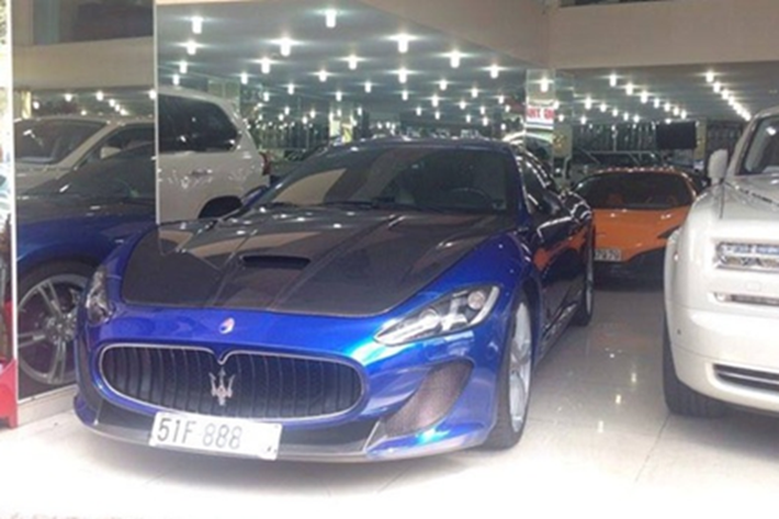 Sau đó, Maserati GranTurismo MC Stradale màu xanh dương được chủ cũ "sang tay" cho một người mua khác. Maserati GranTurismo MC Stradale mới tái xuất tại TP HCM được trang bị khối động cơ V8, dung tích 4,7 lít, sản sinh công suất tối đa 460 mã lực, và mô-men xoắn cực đại 520 Nm.