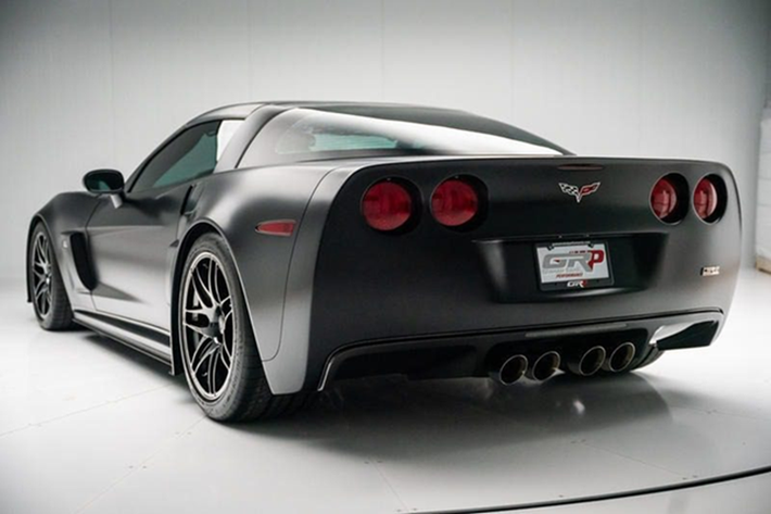 Từ kết cấu sợi carbon nhẹ đến hệ thống truyền động hiệu suất cao, chiếc Chevrolet Corvette C6RS hàng hiếm của Pratt & Miller là một kiệt tác thể hiện sự xuất sắc trong kỹ thuật Corvette. Chiếc Chevrolet Corvette C6RS Pratt & Miller 2007 từ Graham Rahal Performance hiện đang được bán với mức giá 350.000 USD tương đương 8,77 tỷ đồng.