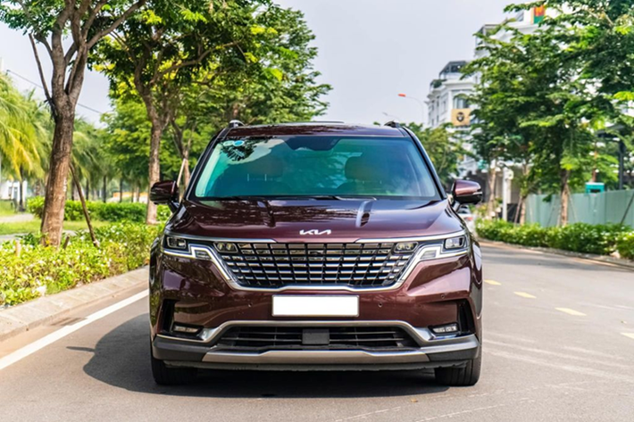 Kia Carnival bản 3.5G Signature được trang bị động cơ xăng 3.5L V6 cho công suất 269 mã lực, mô-men xoắn 331 Nm. Động cơ kết hợp với hộp số 8 cấp. Theo công bố, bản này có mức tiêu thụ nhiên liệu là 13,5 lít/100 km đường đô thị, trung bình hỗn hợp là 9,5 lít/100 km.