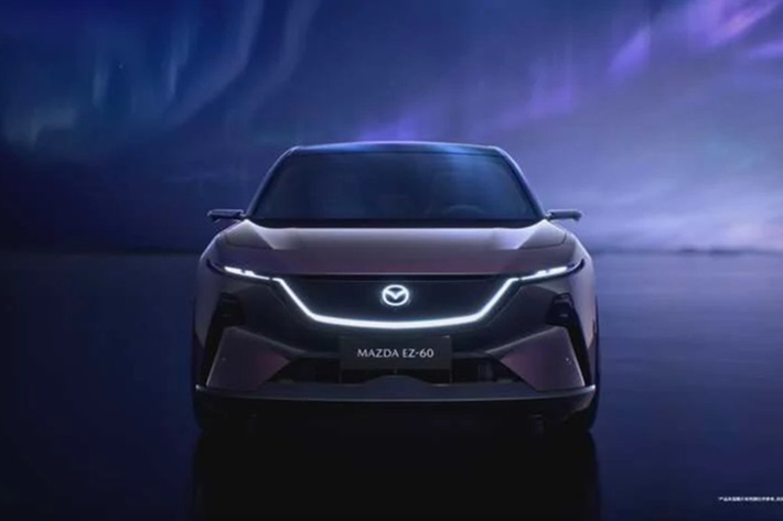 Mẫu xe SUV Mazda EZ-60 là hiện thân thương mại hóa của mẫu concept Arata – từng được công chúng nhầm lẫn là thiết kế phác thảo của Mazda CX-5 thế hệ tiếp theo. Khác với phỏng đoán ban đầu, EZ-60 hướng đến phân khúc SUV thuần điện cỡ trung – một phân khúc đầy tiềm năng nhưng cũng cạnh tranh khốc liệt, đặc biệt tại Trung Quốc.