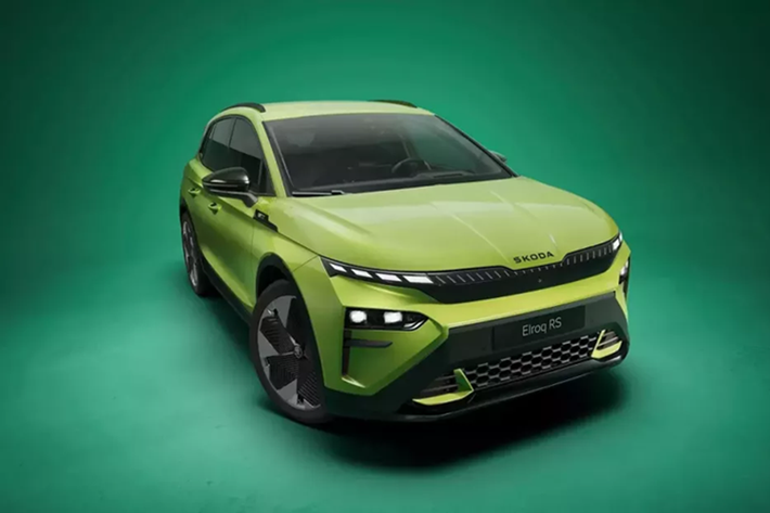 Skoda Elroq 2026 mới là mẫu SUV điện đã lần đầu tiên trình làng vào hồi tháng 10/2024. Đây cũng đồng thời là mẫu xe sẽ dần thay thế vị trí của đàn anh Skoda Karoq trên thị trường. Sau nửa năm ra mắt, Skoda Elroq đã được bổ sung phiên bản hiệu suất cao vRS.