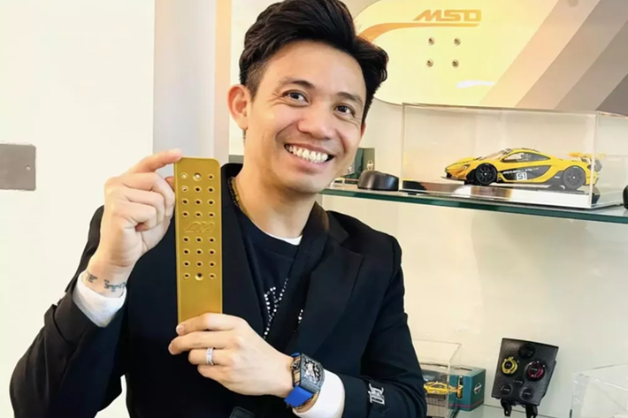 Dù mua chiếc xe McLaren Elva hơn 2 năm qua nhưng siêu phẩm này được cho vẫn chưa vượt qua bài thi đăng kiểm để sớm có biển số, vì thế nhiều người tin rằng, Minh Nhựa trở lại McLaren là để giúp mẫu xe này có thể đáp ứng được nhiều yêu cầu hơn, nhằm sớm lăn bánh trên đường.