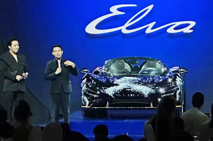 Trong các bức ảnh được chia sẻ, có tấm Minh Nhựa chụp cùng với 1 dàn siêu xe của McLaren với điểm nhấn là sự góp mặt của siêu phẩm McLaren F1, mẫu xe chỉ sản xuất 106 chiếc, và hiện có giá bán lại toàn trên 10 triệu đến 20 triệu đô la.