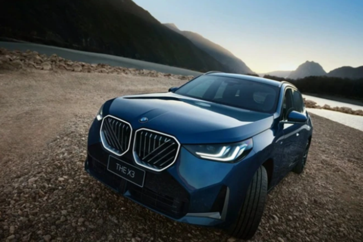 Ở thị trường Trung Quốc, BMW X3 L 2025 bản tiêu chuẩn xDrive 25L Luxury dùng động cơ xăng 4 xi-lanh, tăng áp, dung tích 2.0L, tạo ra công suất tối đa 190 mã lực và mô-men xoắn cực đại 310 Nm. Nhờ đó, xe có thể tăng tốc từ 0-100 km/h trong 8,7 giây và đạt vận tốc tối đa 214 km/h.