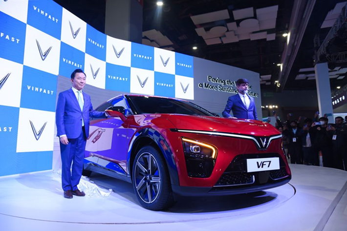 Hai mẫu xe SUV Vinfast VF6 và VF7 chạy điện được kỳ vọng sẽ đáp ứng nhu cầu chuyển đổi điện hóa của người tiêu dùng và thiết lập chuẩn mực mới trong ngành công nghiệp giao thông xanh tại Ấn Độ.