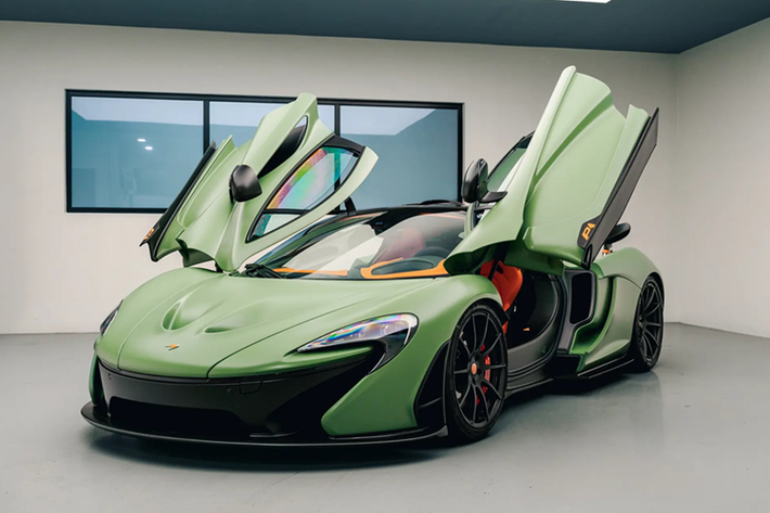 Năm 2013 có lẽ là năm quan trọng nhất đối với McLaren Automotive trong thế kỷ 21, nhất là khi hãng ra mắt P1 cũng là bước tiến táo bạo của McLaren vào bộ 3 siêu xe hybrid đối đầu với Ferrari LaFerrari và Porsche 918 Spyder, P1 được cho là nổi bật nhất trong số 3 mẫu xe kể trên.