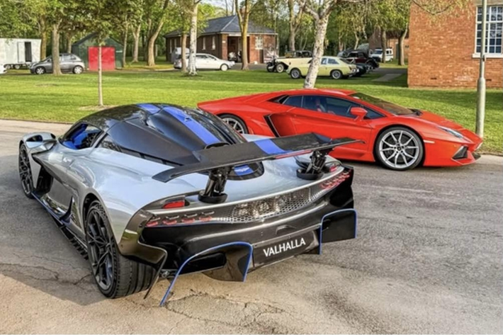 Aston Martin Valhalla có khả năng tăng tốc 0–100 km/h chỉ trong 2,5 giây và tốc độ tối đa được giới hạn ở mức 350 km/h.