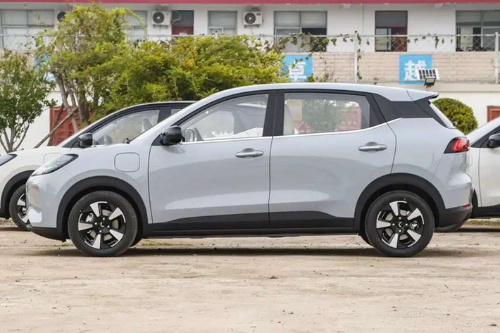 Wuling Bingo tại Trung Quốc được giới thiệu lần đầu tiên vào năm 2023. Với nỗ lực gia tăng doanh số bán hàng, Wuling Bingo Plus đã được giới thiệu vào tháng 3 năm 2024. Mặc dù có tên khá giống nhau, nhưng Bingo Plus, còn được gọi với cái tên Wuling Bingo SUV lại được phát triển trên nền tảng Tianyu Architecture M.