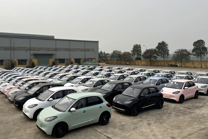 Đối với phiên bản 330 km, xe sử dụng bộ pin 31,9 kWh, phiên bản 401 km dùng bộ pin 37,9 kWh và cuối cùng bản 510 km, sử dụng bộ pin 50,6 kWh. Tất cả phiên bản Wuling Bingo tại Trung Quốc đều hỗ trợ tính năng sạc nhanh cho phép nạp lại 80% dung lượng pin trong 30 phút.